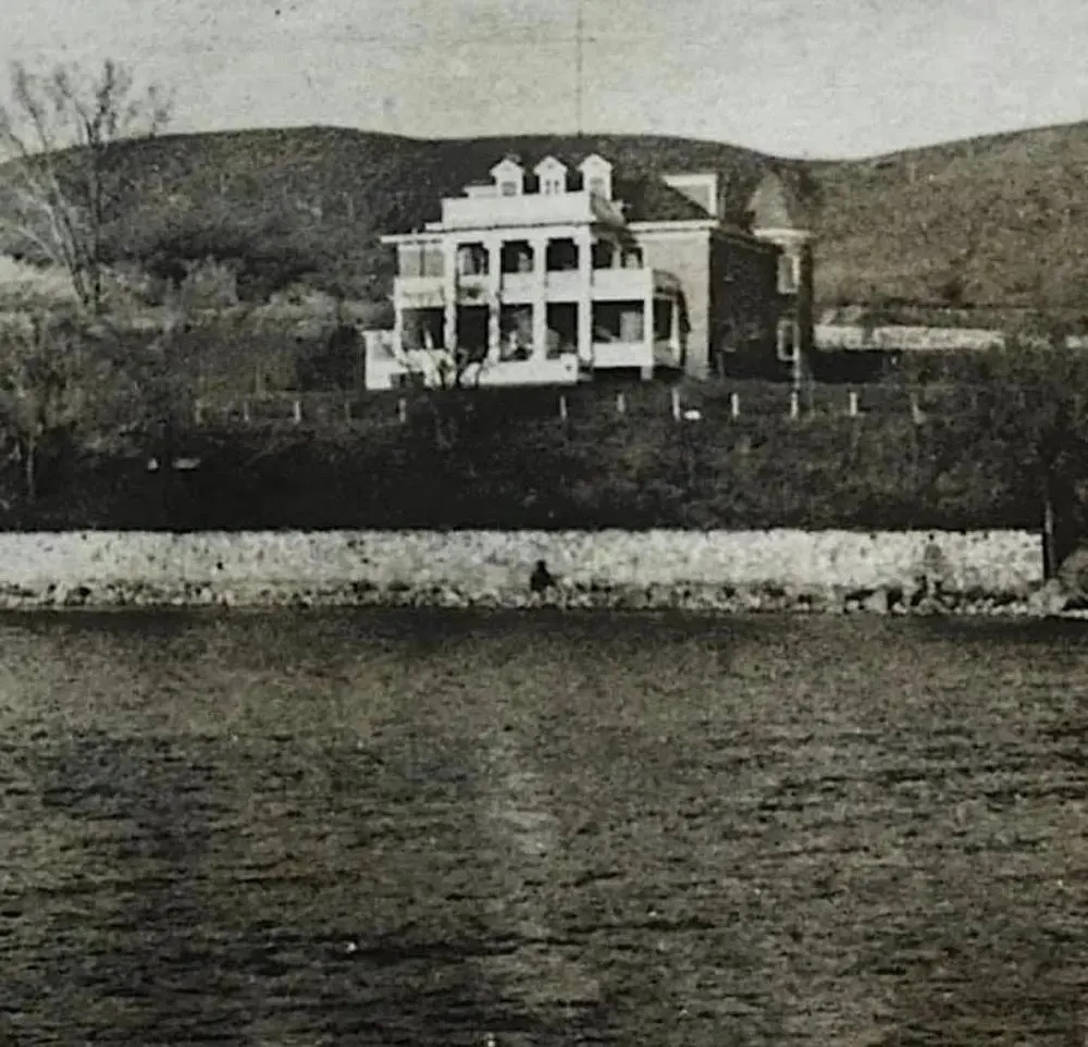 Shorewood Castle